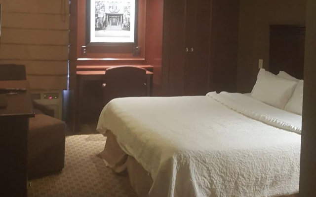 photo 2 of Hampton Inn Indianapolis-East
