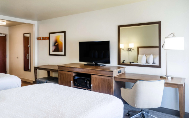 photo 3 of Hampton Inn by Hilton Irvine East - Lake Forest