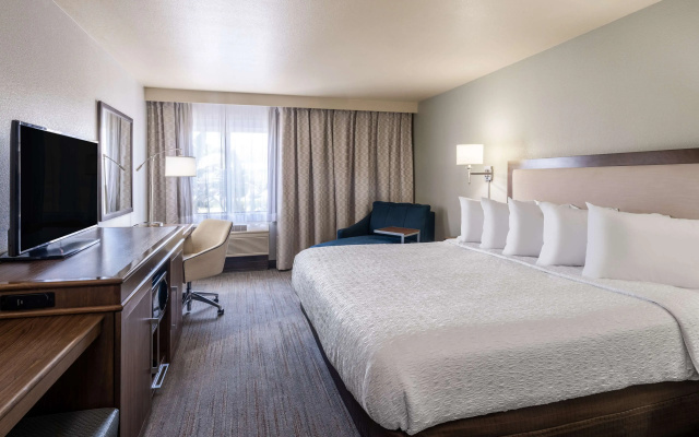 photo 4 of Hampton Inn by Hilton Irvine East - Lake Forest