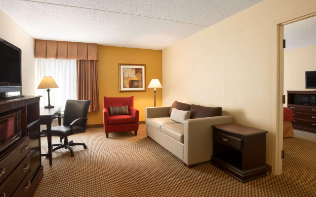 photo 2 of Wingate by Wyndham Jacksonville FL