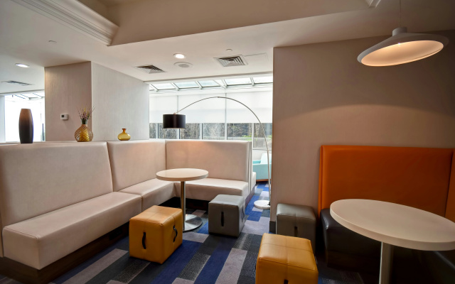 photo 2 of Hampton Inn NY-JFK