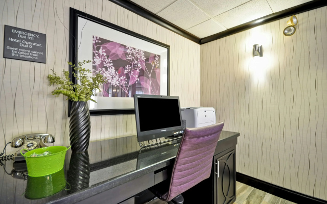 photo 4 of Hampton Inn Kansas City-Airport