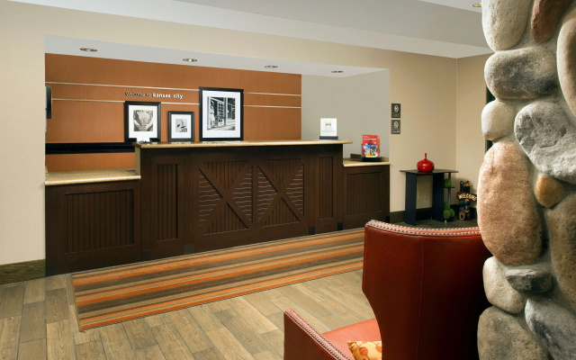 photo 2 of Hampton Inn Kansas City The Legends