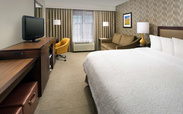 photo 3 of Hampton Inn Kansas City The Legends