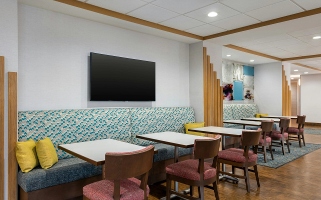 photo 3 of Hampton Inn Lake Charles