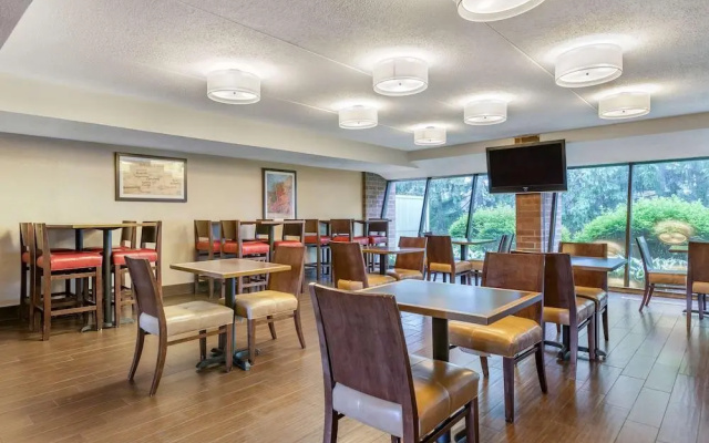 photo 5 of Hampton Inn Lansing