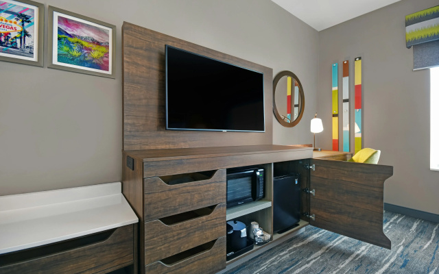 photo 4 of Hampton Inn Las Vegas Strip South, NV