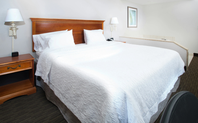 photo 3 of Hampton Inn Linden