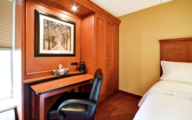 photo 5 of Hampton Inn Louisville-Airport
