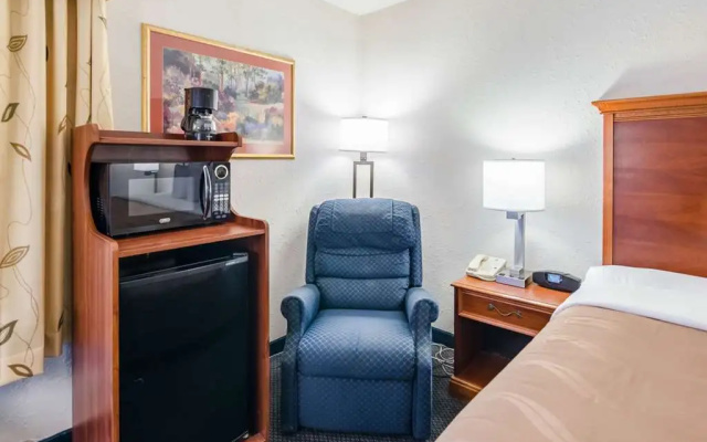 photo 4 of Hampton Inn