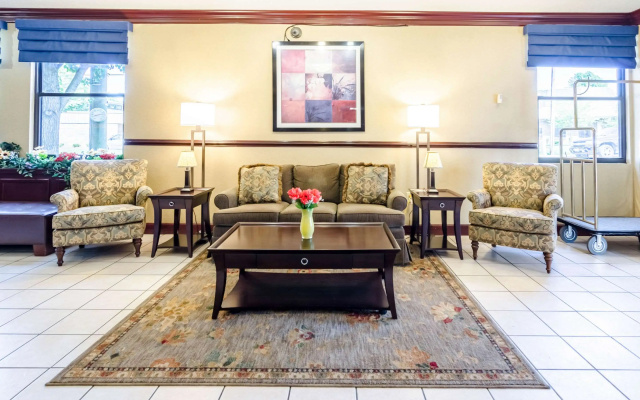 photo 2 of Quality Inn Lynchburg near University