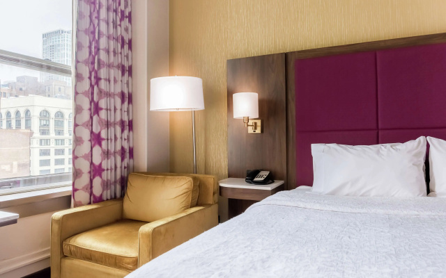 photo 3 of Hampton Inn Majestic Chicago Theatre District