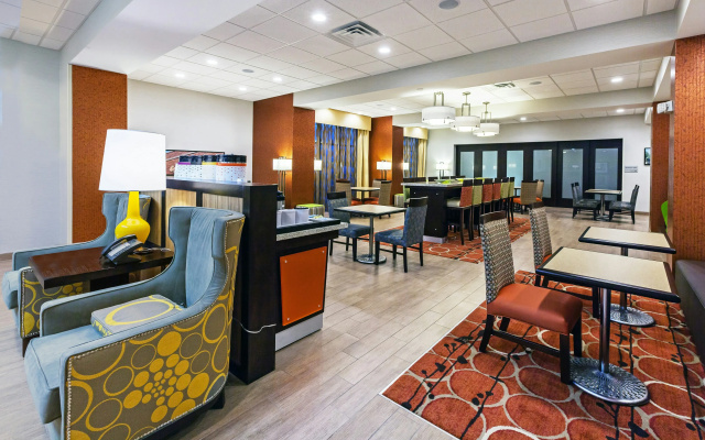 photo 2 of Hampton Inn Marion