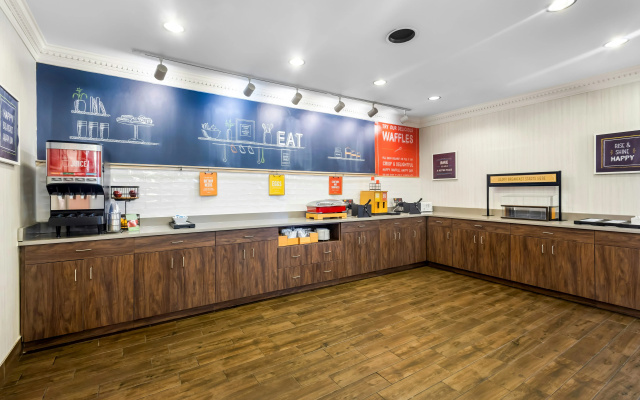 photo 2 of Hampton Inn Marion