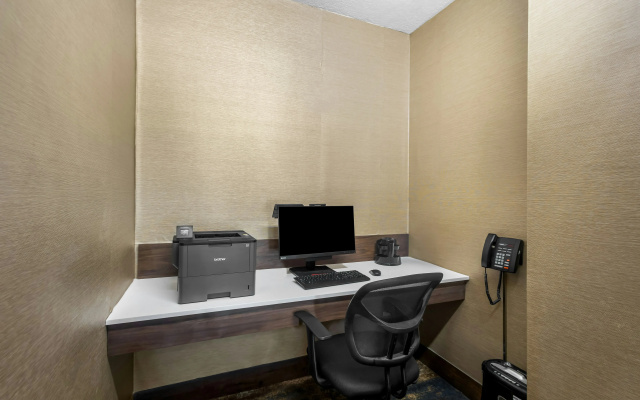 photo 3 of Hampton Inn Marion