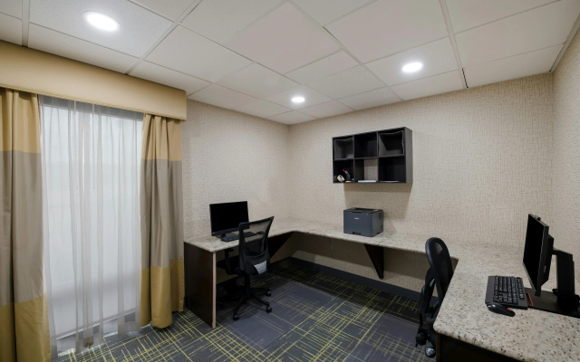 photo 2 of Hampton Inn Marshall