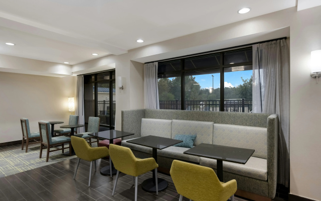 photo 4 of Hampton Inn Marshall