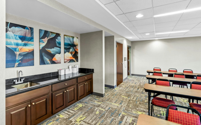 photo 3 of Hampton Inn Middletown