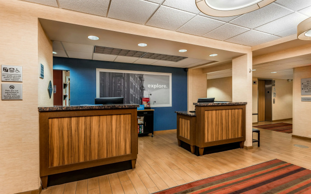 photo 2 of Hampton Inn Milwaukee-Airport