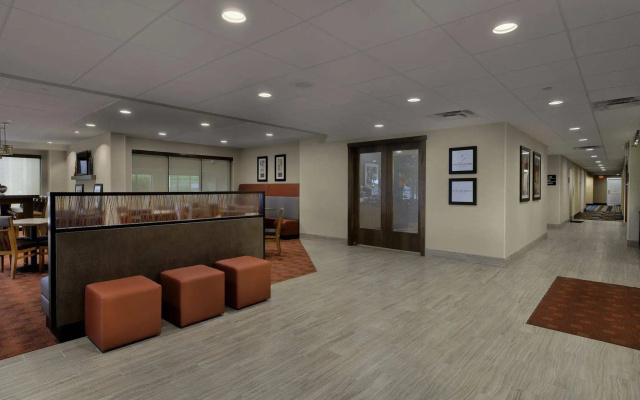 photo 2 of Hampton Inn Milwaukee/Brookfield