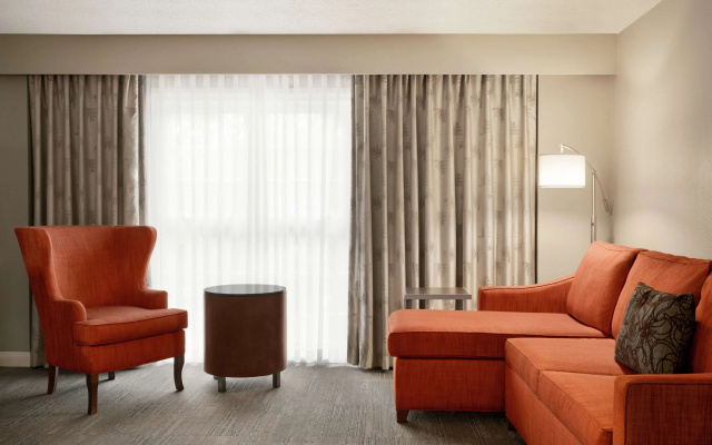 photo 3 of Hampton Inn New Orleans-St. Charles Ave./Garden District