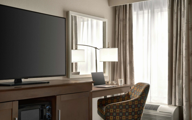 photo 4 of Hampton Inn New Orleans-St. Charles Ave./Garden District