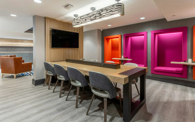 photo 2 of Hampton Inn Oakland Downtown-City Center