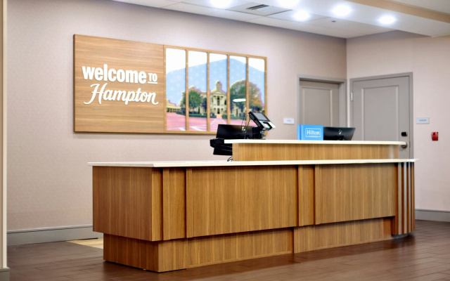 photo 2 of Hampton Inn Oxford/Conference Center