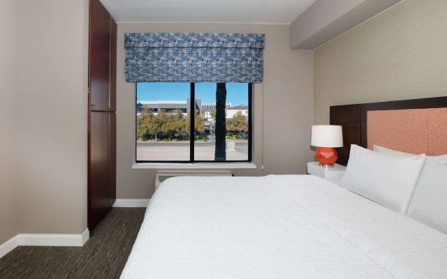 photo 3 of Hampton Inn Phoenix-Airport North