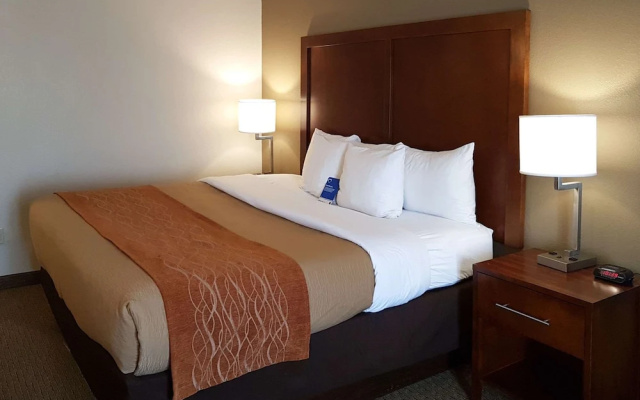 photo 3 of Comfort Inn I-10 West at 51st Ave