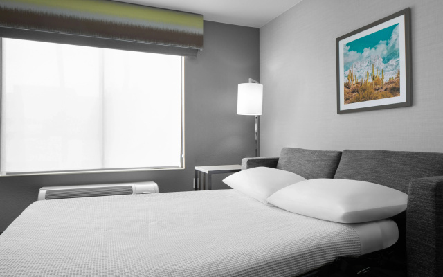 photo 2 of Hampton Inn Phoenix-Biltmore