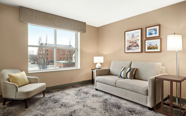 photo 4 of Hampton Inn Portland Downtown - Waterfront