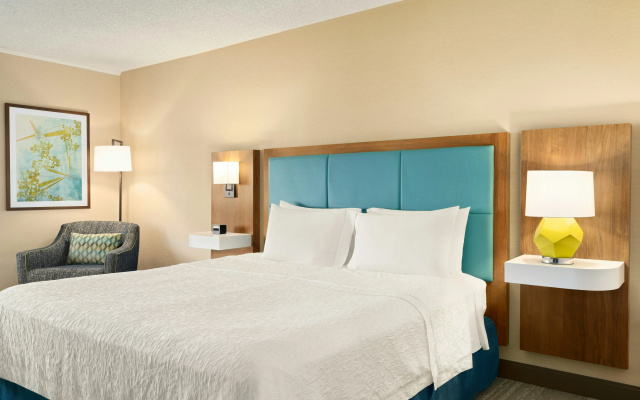 photo 3 of Hampton Inn Portland-Airport