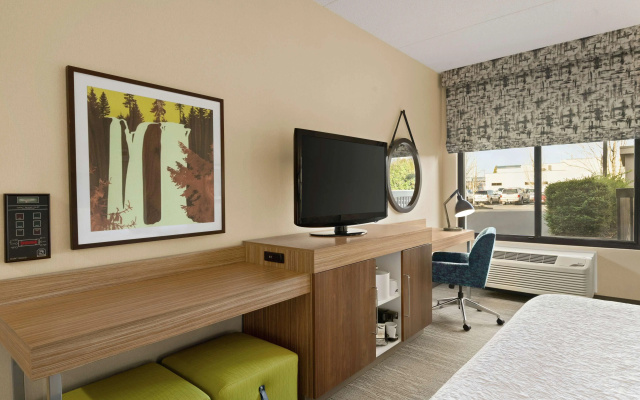 photo 4 of Hampton Inn Portland-Airport