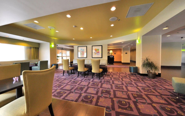 photo 2 of Hampton Inn Richmond - South