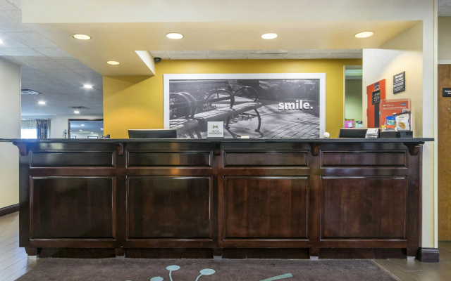 photo 2 of Hampton Inn Richmond