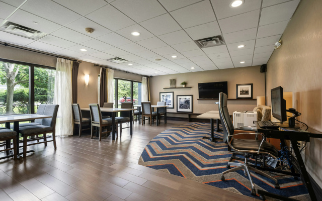 photo 3 of Hampton Inn Ridgefield Park