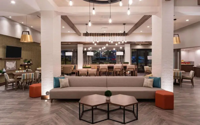 photo 2 of Hampton Inn Riverside Downtown