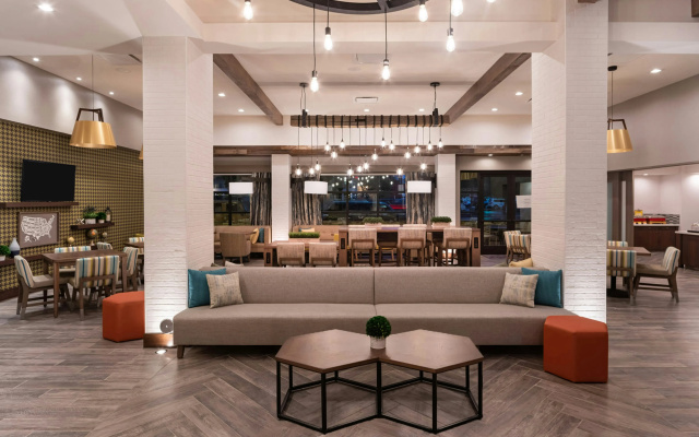 photo 2 of Hampton Inn Riverside Downtown