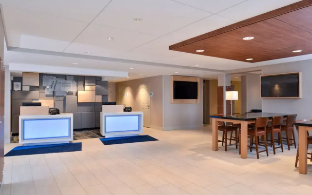 photo 3 of Hampton Inn Rochester South