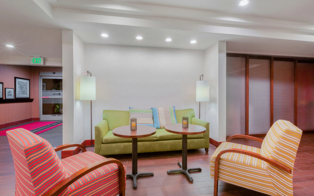 photo 2 of Hampton Inn San Marcos, CA