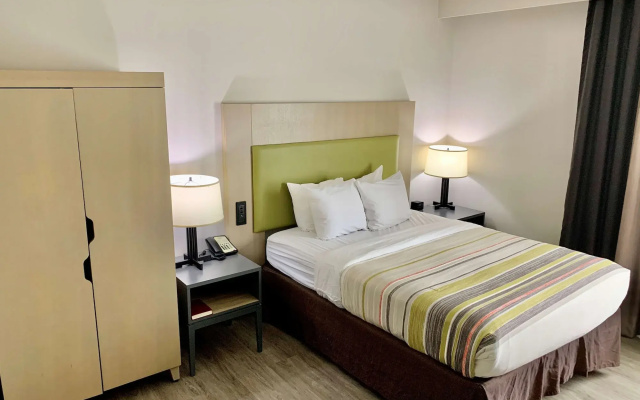 photo 4 of Country Inn & Suites by Radisson, Sandusky South, OH