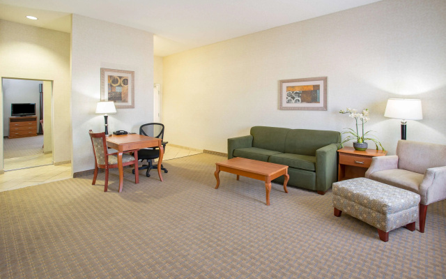 photo 5 of Hampton Inn Santa Rosa