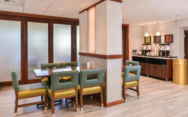 photo 2 of Hampton Inn Seattle-Airport