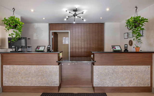 photo 2 of MainStay Suites Springfield IL