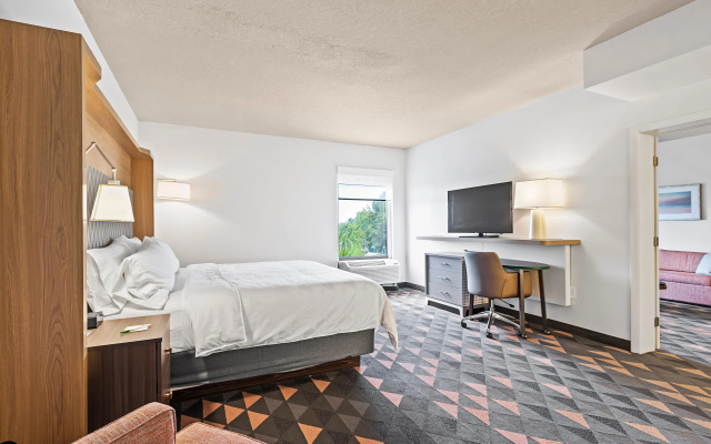 photo 4 of Holiday Inn St. Petersburg West by IHG