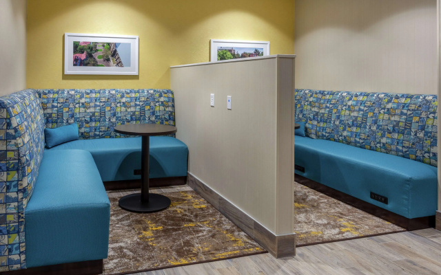 photo 3 of Hampton Inn & Suites Burlington