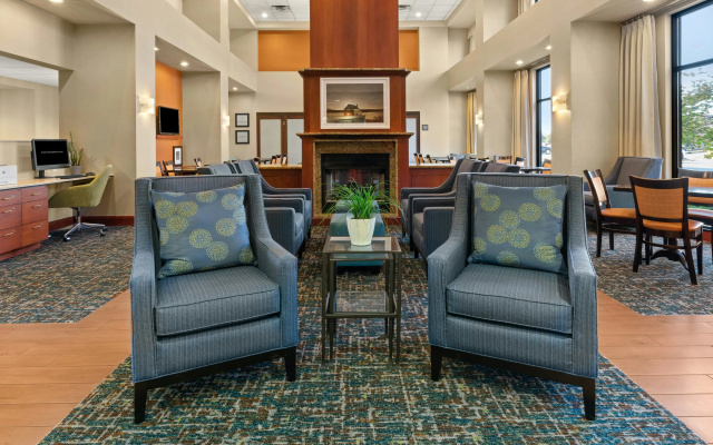 photo 2 of Hampton Inn & Suites Burlington