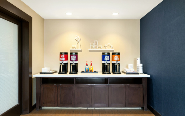 photo 3 of Hampton Inn & Suites Los Angeles - Glendale