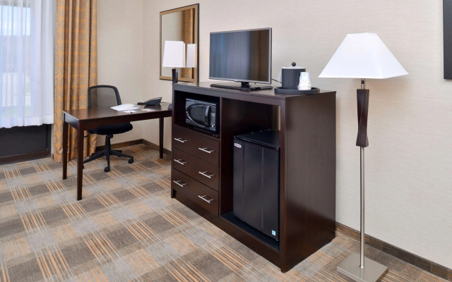 photo 4 of Hampton Inn & Suites California University-Pittsburgh